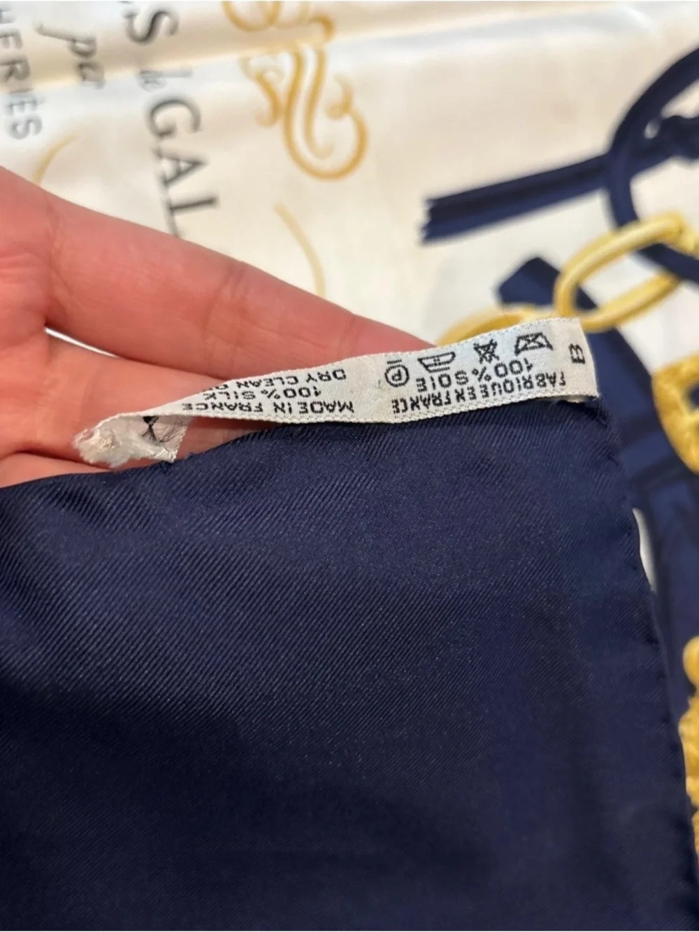 Hermes Paris Printed 100% Silk Scarf W/ Box - Picture 9 of 12